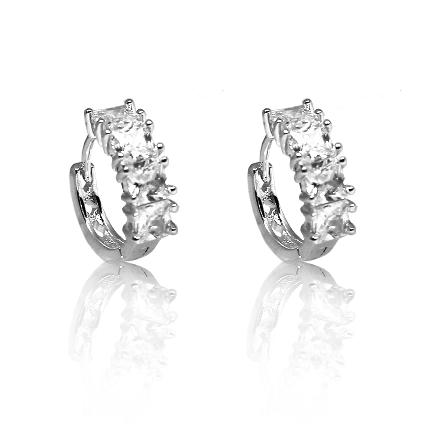 Brinco Piuka Argola 4 Zircônias Cravejadas F2olheado em Ródio Branco