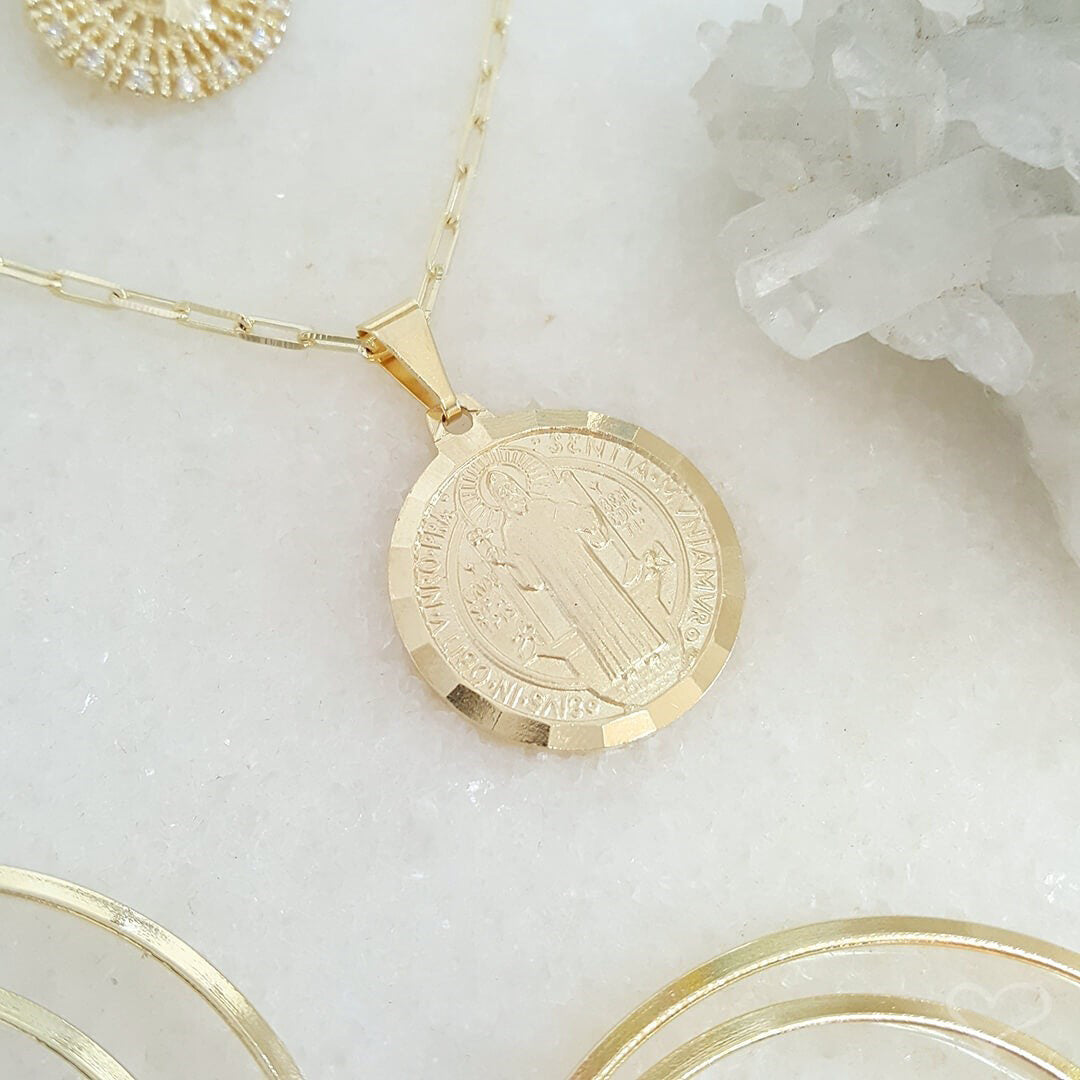 Colar Longo Elos Medalha São Bento Folheado a Ouro 18k