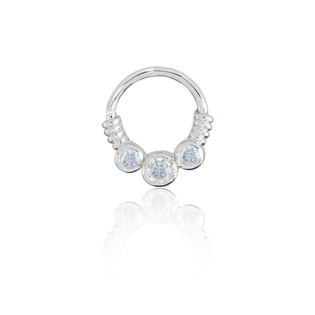 Piercing de Furo Piuka Argola Torção 8mm Rebeca Zircônias Prata