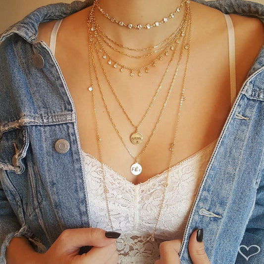 Colar Feminino Medalha Pequena Amor Zircônia Folheado a Ouro 18k