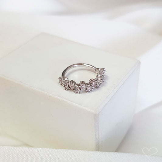 Piercing de Furo Argola P Lívia Zircônia Prata Piuka