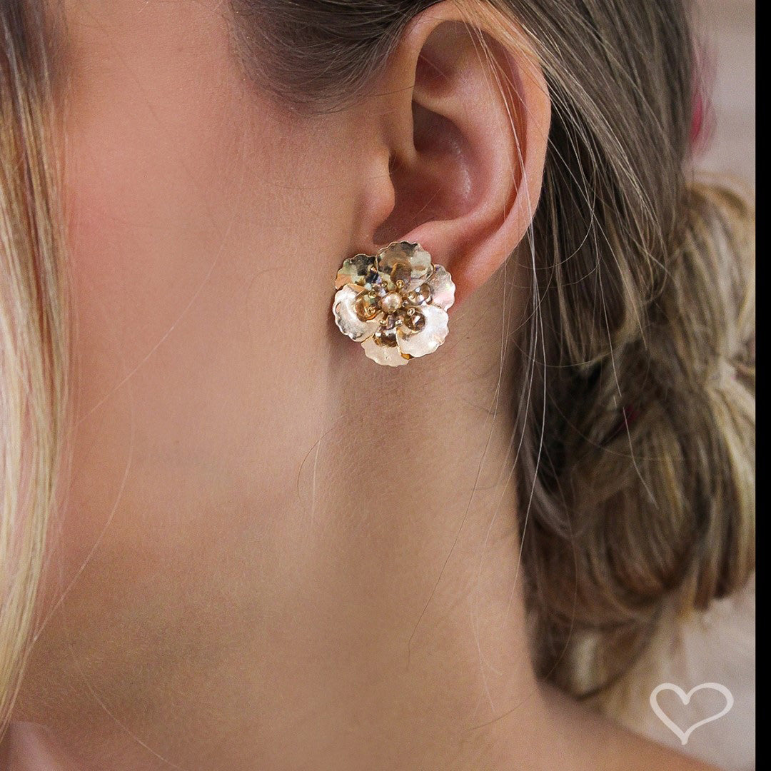 Brinco de Flor Petúnia Dourado