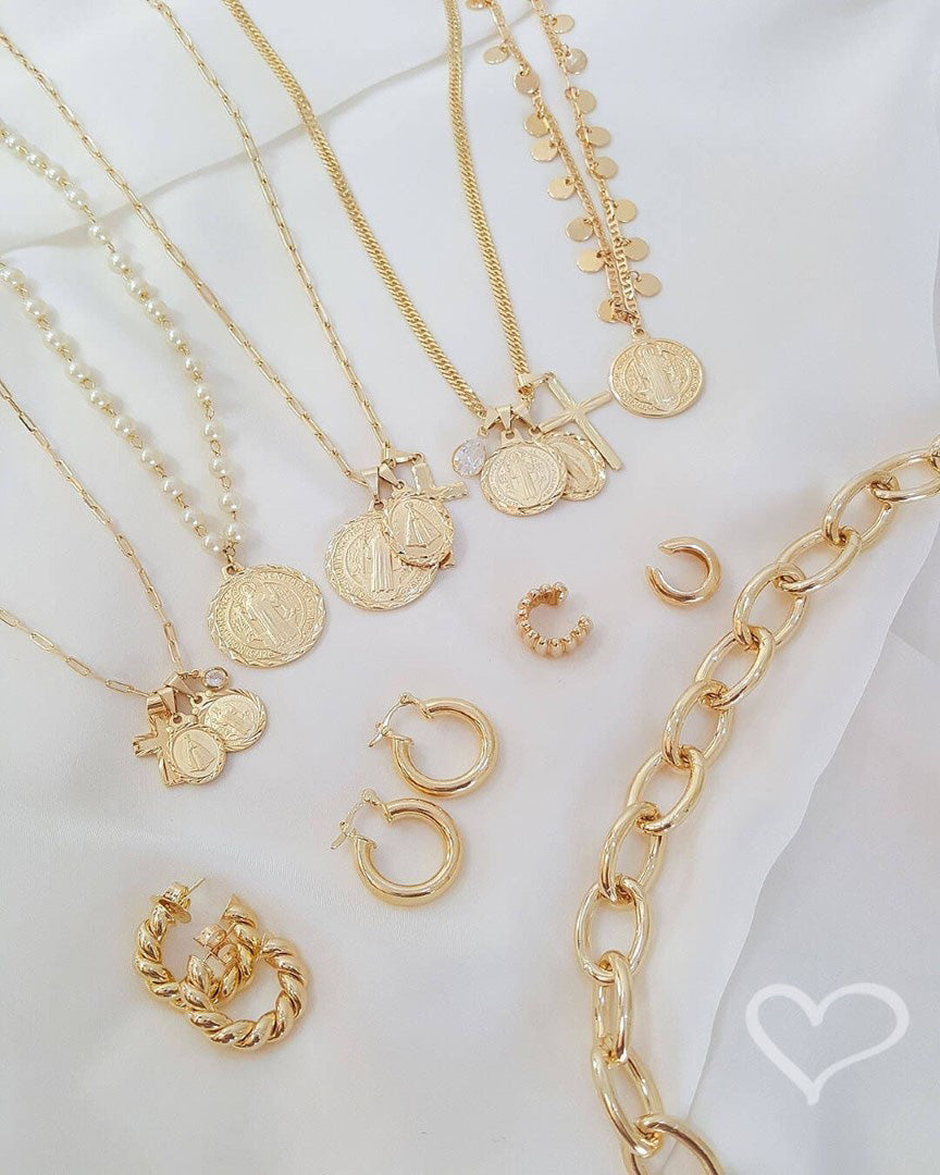 Choker Medalha São Bento Pérolas Folheado a Ouro 18k