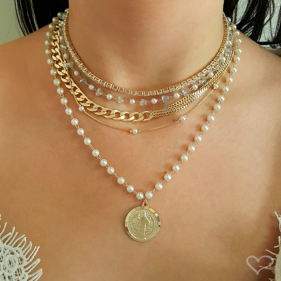 Choker Medalha São Bento Pérolas Folheado a Ouro 18k