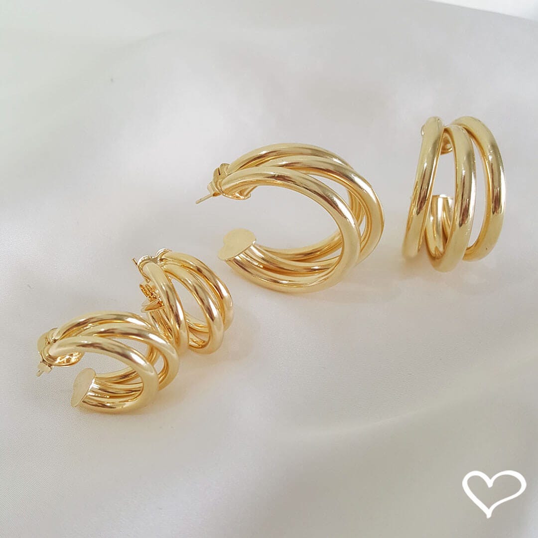 Brinco de Argola Tripla Tubo Liso Enola G Folheado a Ouro 18k