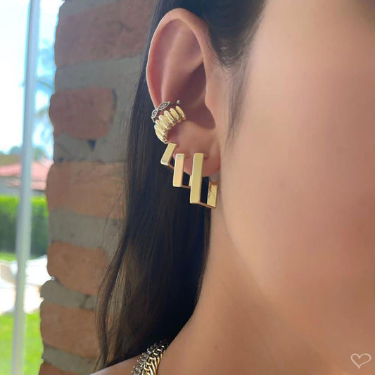 Brinco de Argola Geométrica Tata M Folheado a Ouro 18k