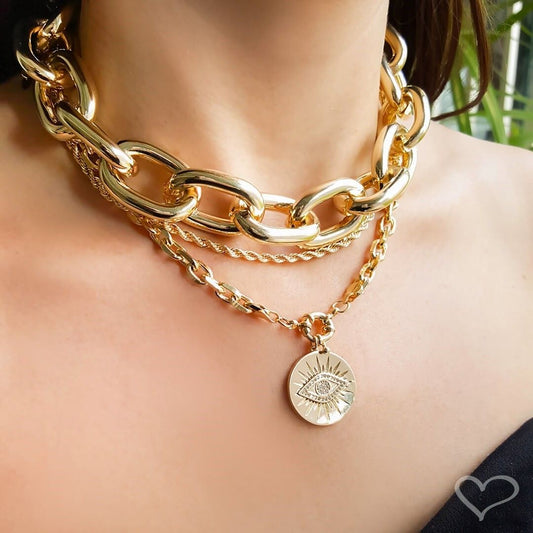 Colar Olho Grego Medalha Elos Curtos Bruna Zircônias Folheado a Ouro 18k