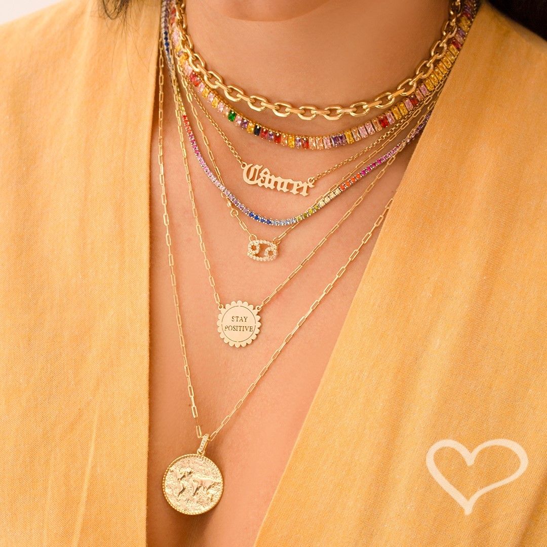 Colar Feminino Medalha Mapa Mundi Sonhe Alto Folheado a Ouro 18k