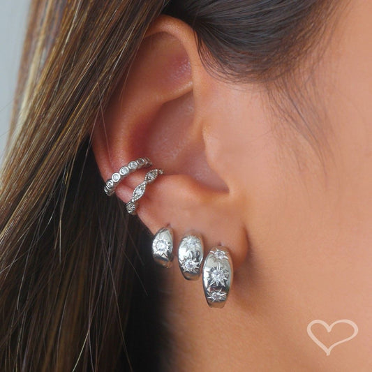 Trio de Brincos Argolinhas Cacá Estrelas Zircônias Folheado em Ródio Branco