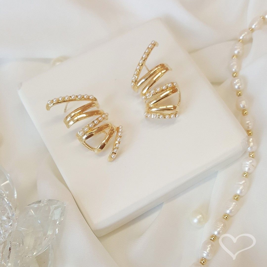 Brinco Ear Cuff Rafaela Pérolas Folheado a Ouro 18k