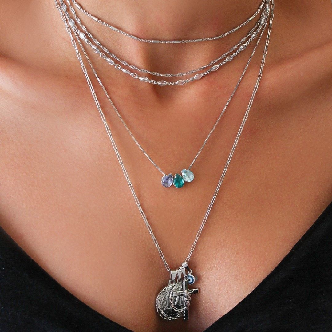 Colar Longo Medalha Martha Amuletos Folheado em Rodio Branco