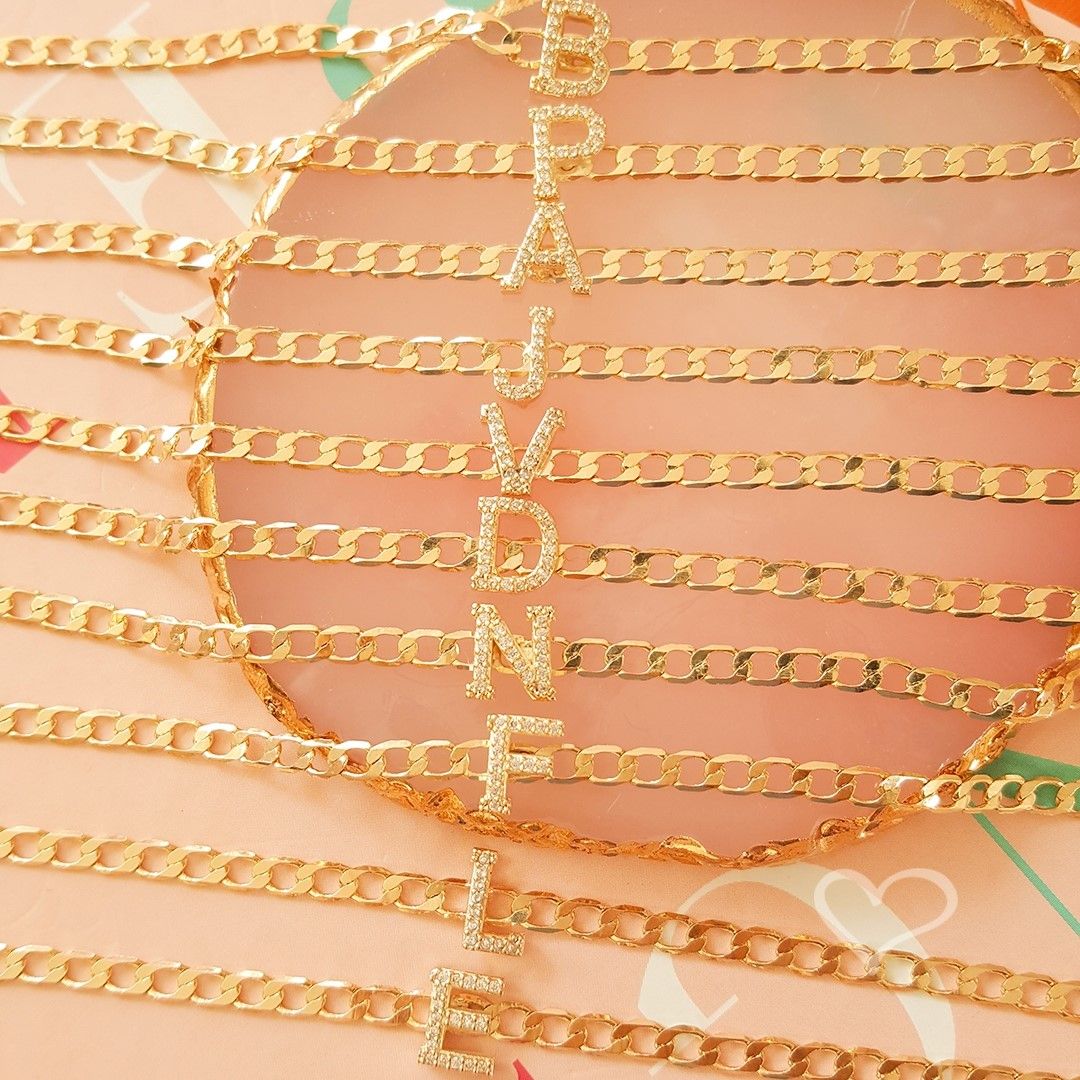 Pulseira Piuka Hana Letra Inicial Zircônias Folheada a Ouro 18k