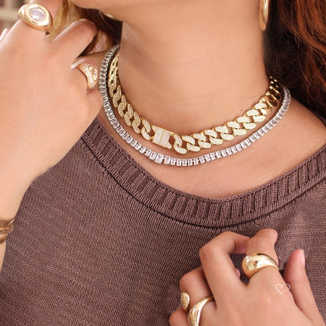 Colar Curto Aline Elos Cravejados Zircônias Folheado a Ouro 18k