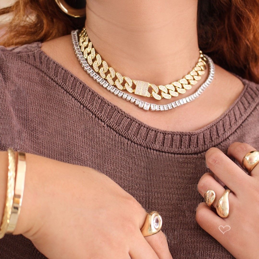 Colar Curto Aline Elos Cravejados Zircônias Folheado a Ouro 18k