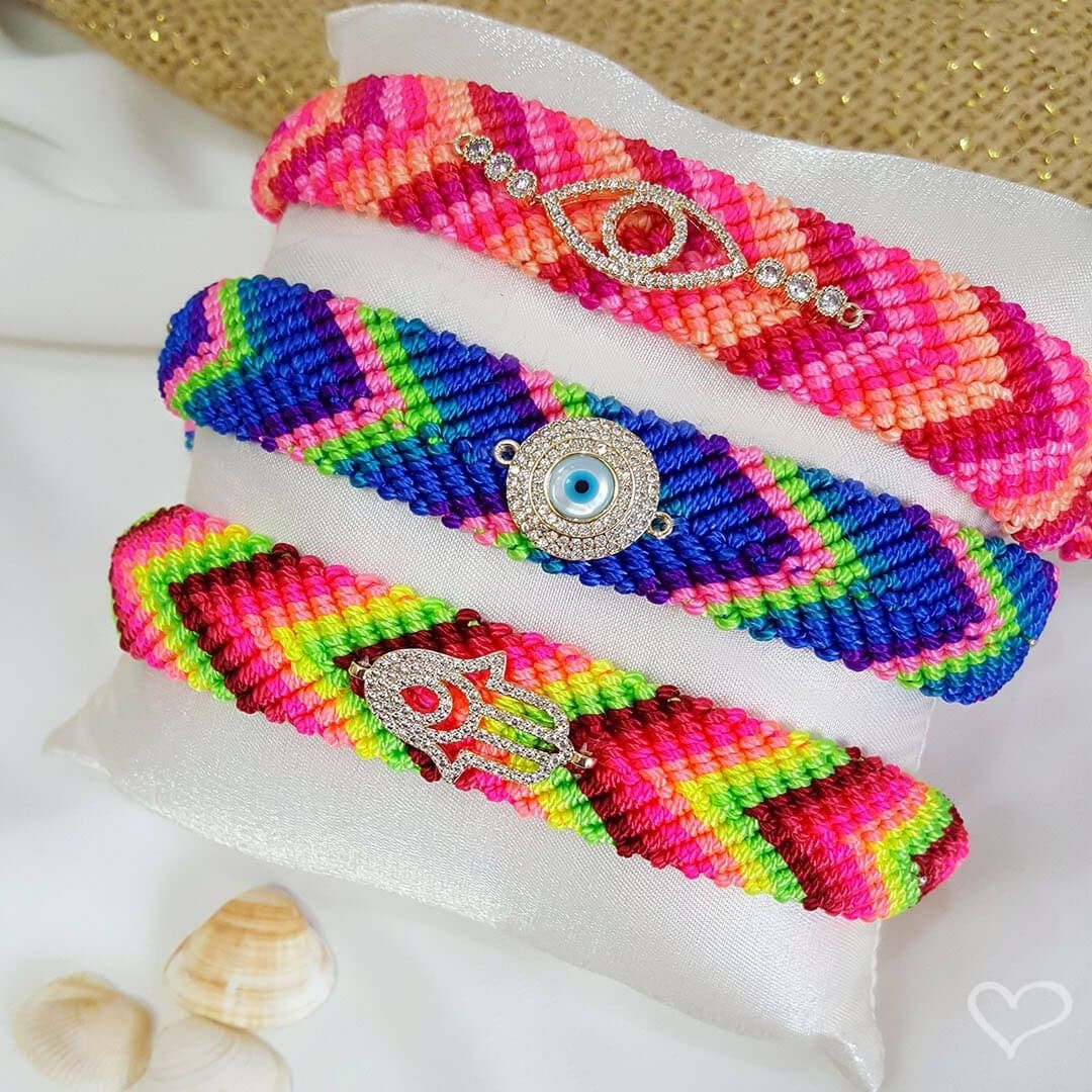 Pulseira Ajustável Olho Grego Macramê Tons de Azul Madrepérola Zircônias Danna