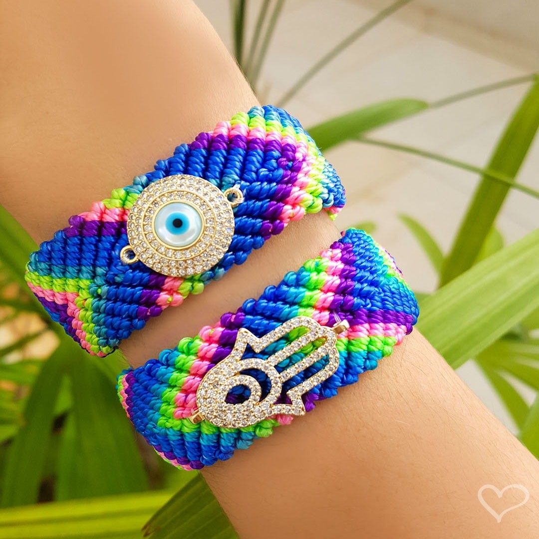Pulseira Ajustável Olho Grego Macramê Tons de Azul Madrepérola Zircônias Danna