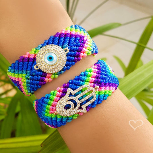 Pulseira Mão de Fátima Ajustável Danna Macramê Tons de Azul Zircônias Folheada a Ouro 18k