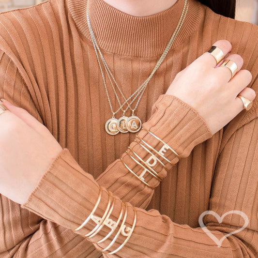 Bracelete Piuka Lina Letra Inicial Aro Duplo Zircônias Folheado a Ouro 18k