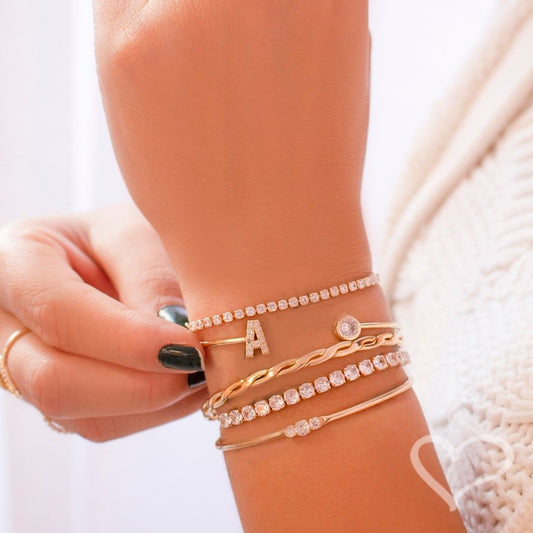 Bracelete Piuka Jade Letra Inicial Ponto de Luz Zircônias Folheado a Ouro 18k