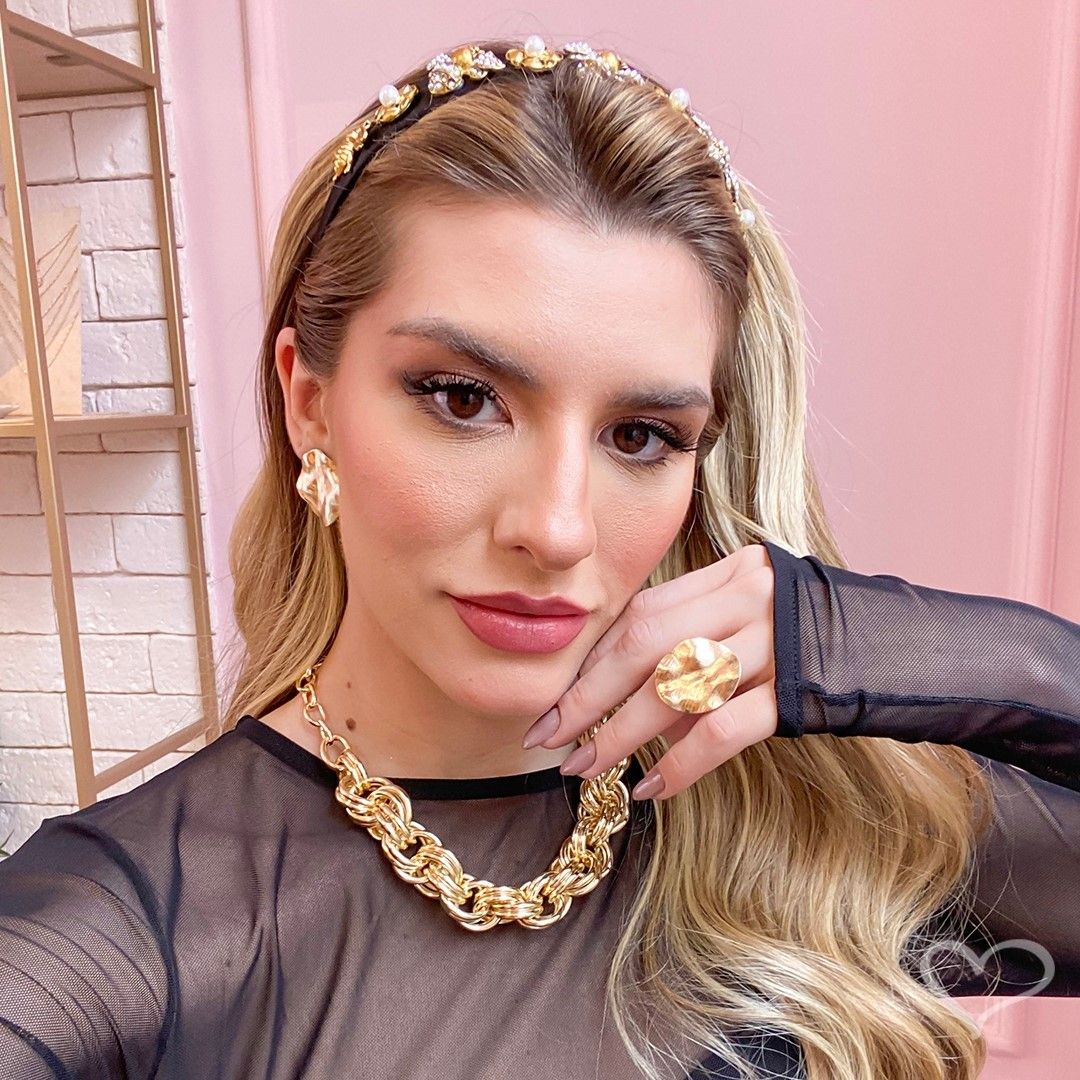 Colar Curto de Elos Entrelaçados Monize Folheado a Ouro 18k