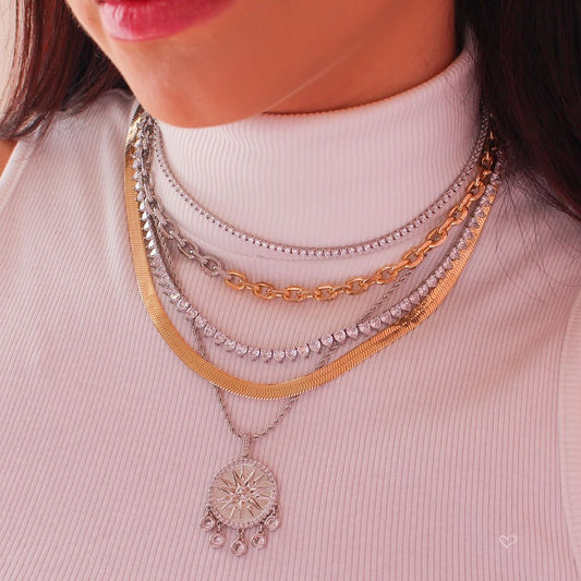 Colar Feminino Medalha Sol Seja Luz Zircônias Folheado em Ródio Branco