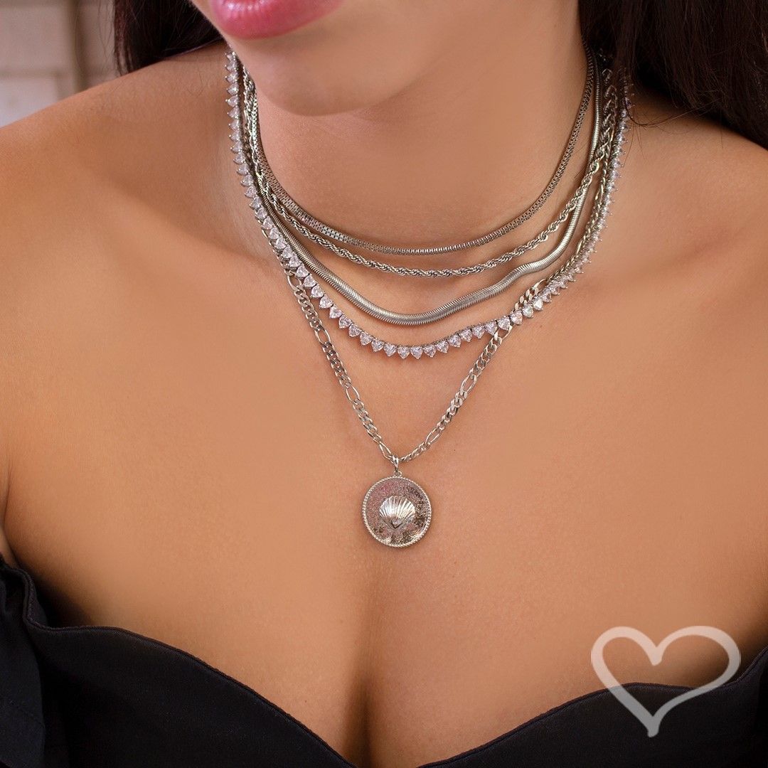 Colar Medalha Concha Mar Doce Lar Folheado em Ródio Branco