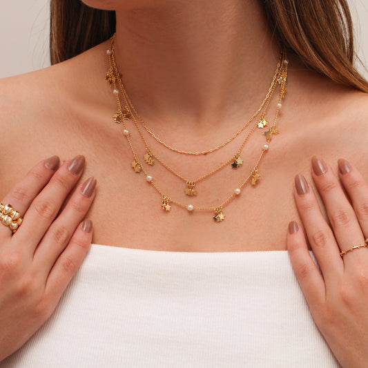 Colar 3 Voltas Lika Mini Estrelas e Pérolas Folheado a Ouro 18k