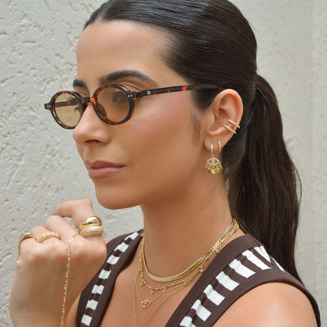 Brinco de Argolinhas Olho Grego Mini Medalhas Cleo Zircônias Folheado a Ouro 18k