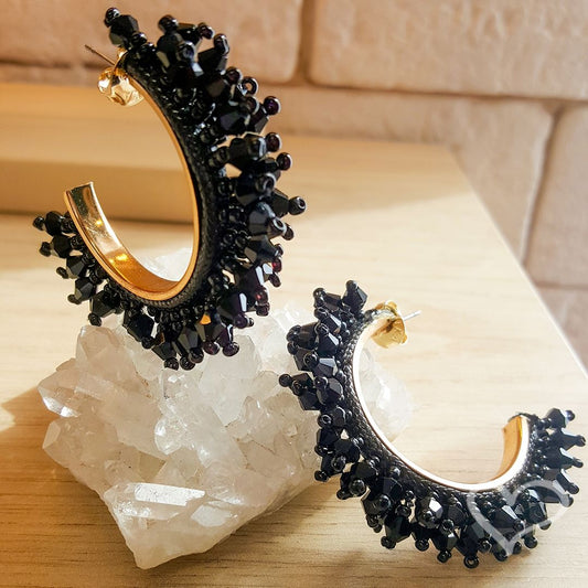 Brinco de Argola Demy Cristais e Miçangas Preto Piuka