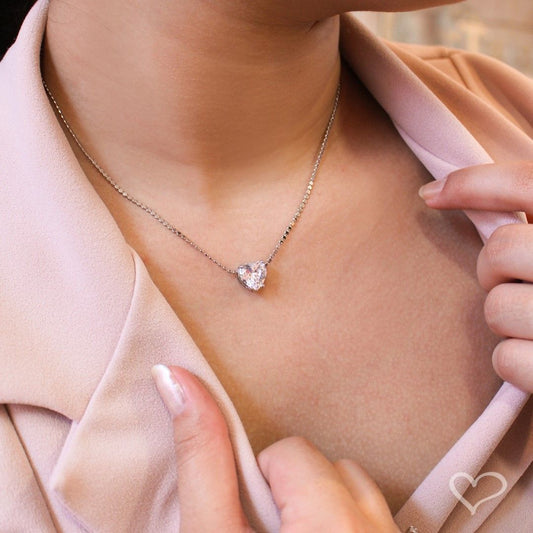 Colar de Coração Maria Antônia Zircônia Cristal Folheado em Ródio Branco