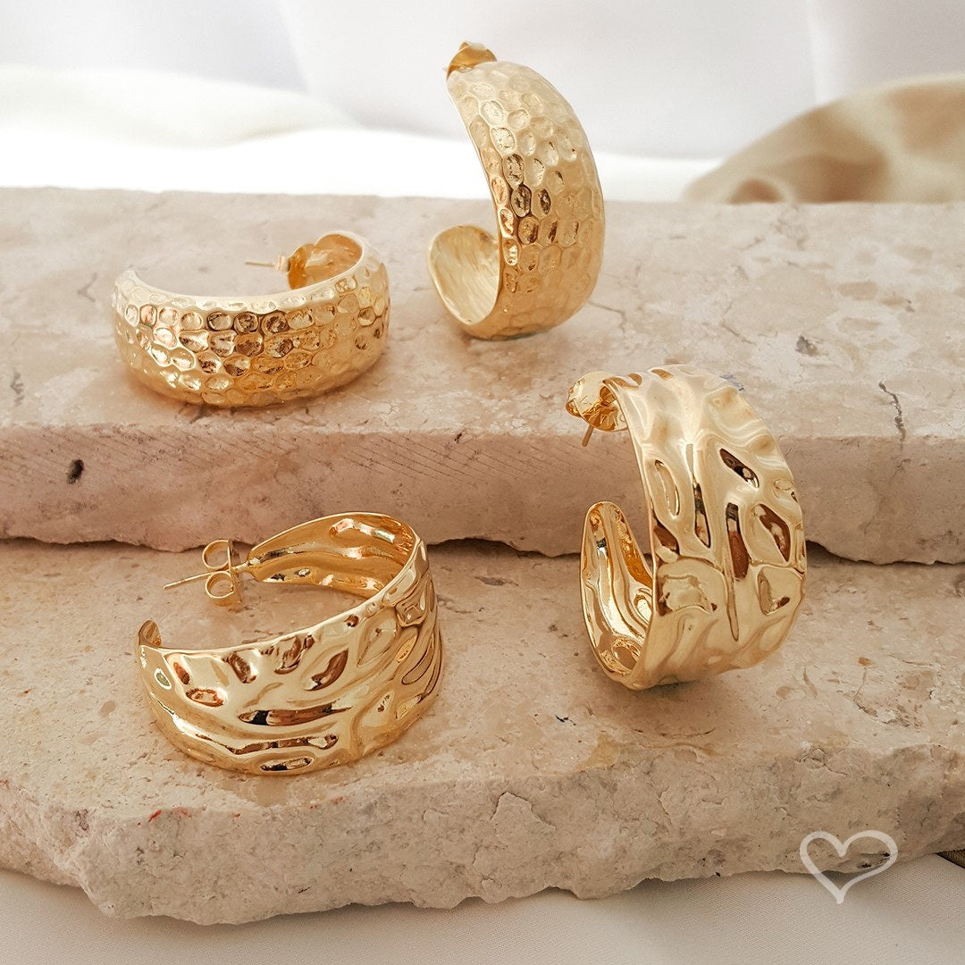 Brinco de Arogla Texturizada Frida Folheado a Ouro 18k