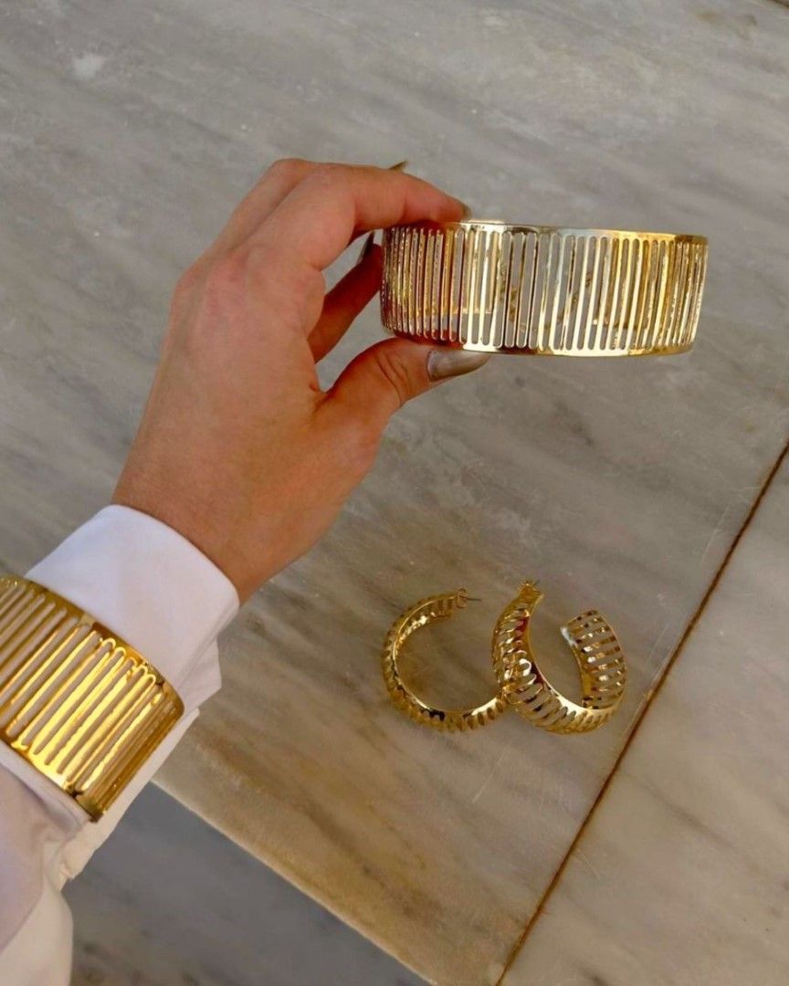 Choker Metal Filetado Marta Folheada a Ouro 18k