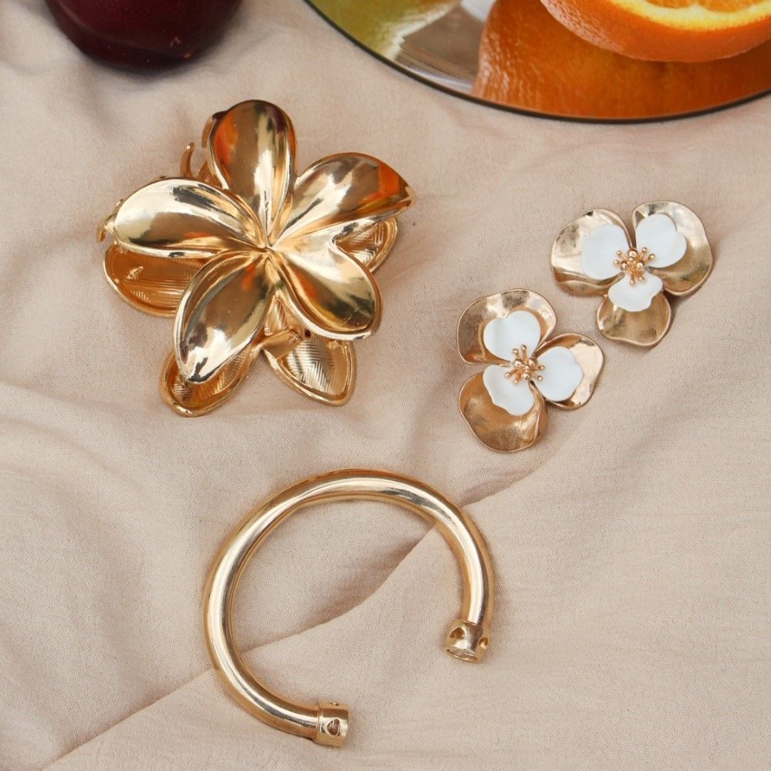 Brinco de Flor Verbena Dourado e Branco