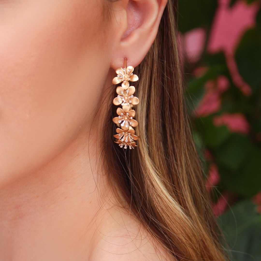 Brinco de Argola Flor Íris Dourado