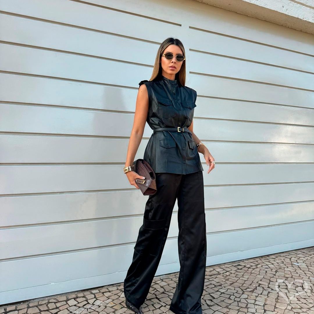 Brinco Botão Quadrado Melissa Folheado a Ouro 18k