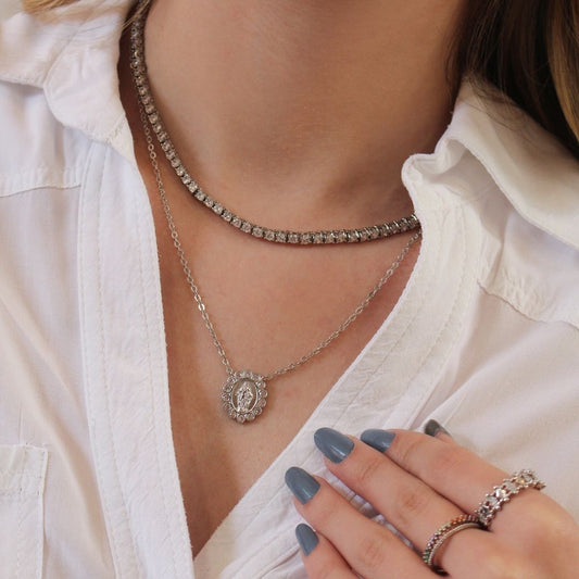 Colar Mini Medalha Nossa Senhora das Graças Zircônias Folheada em Ródio Branco