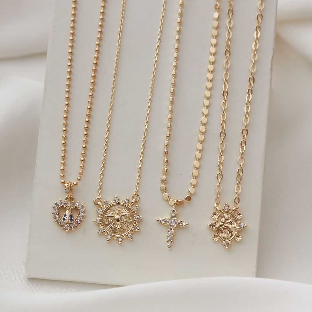 Colar Mini Cruz Zircônias Folheado a Ouro 18k