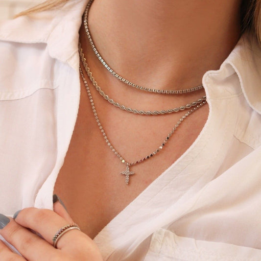 Colar Mini Cruz Zircônias Folheado em Ródio Branco