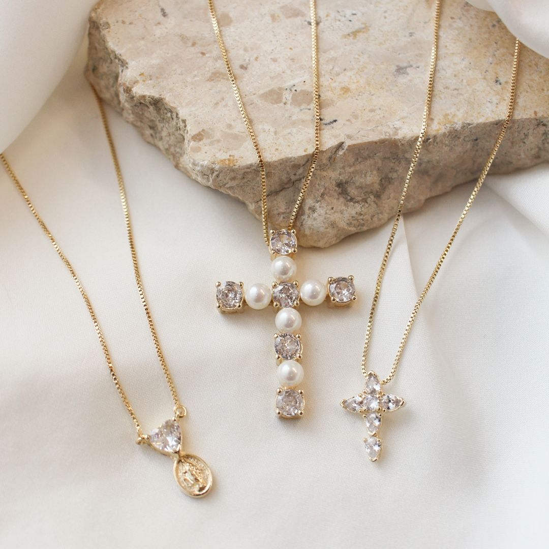 Colar Cruz Zircônias Folheado a Ouro 18k