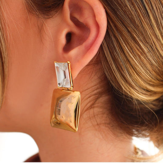 Brinco Maria Quadrado Chaton Dourado