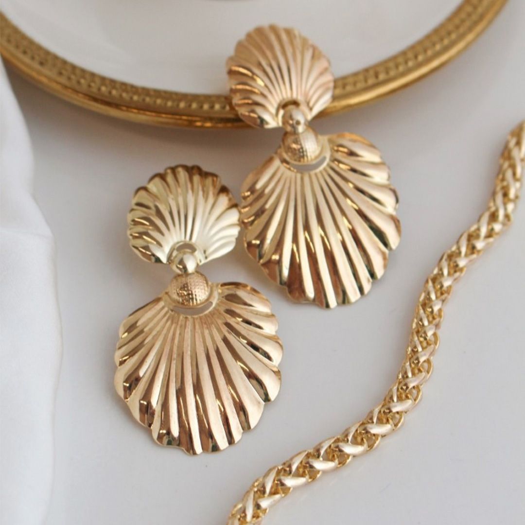 Brinco Kally Concha Folheado a Ouro 18k