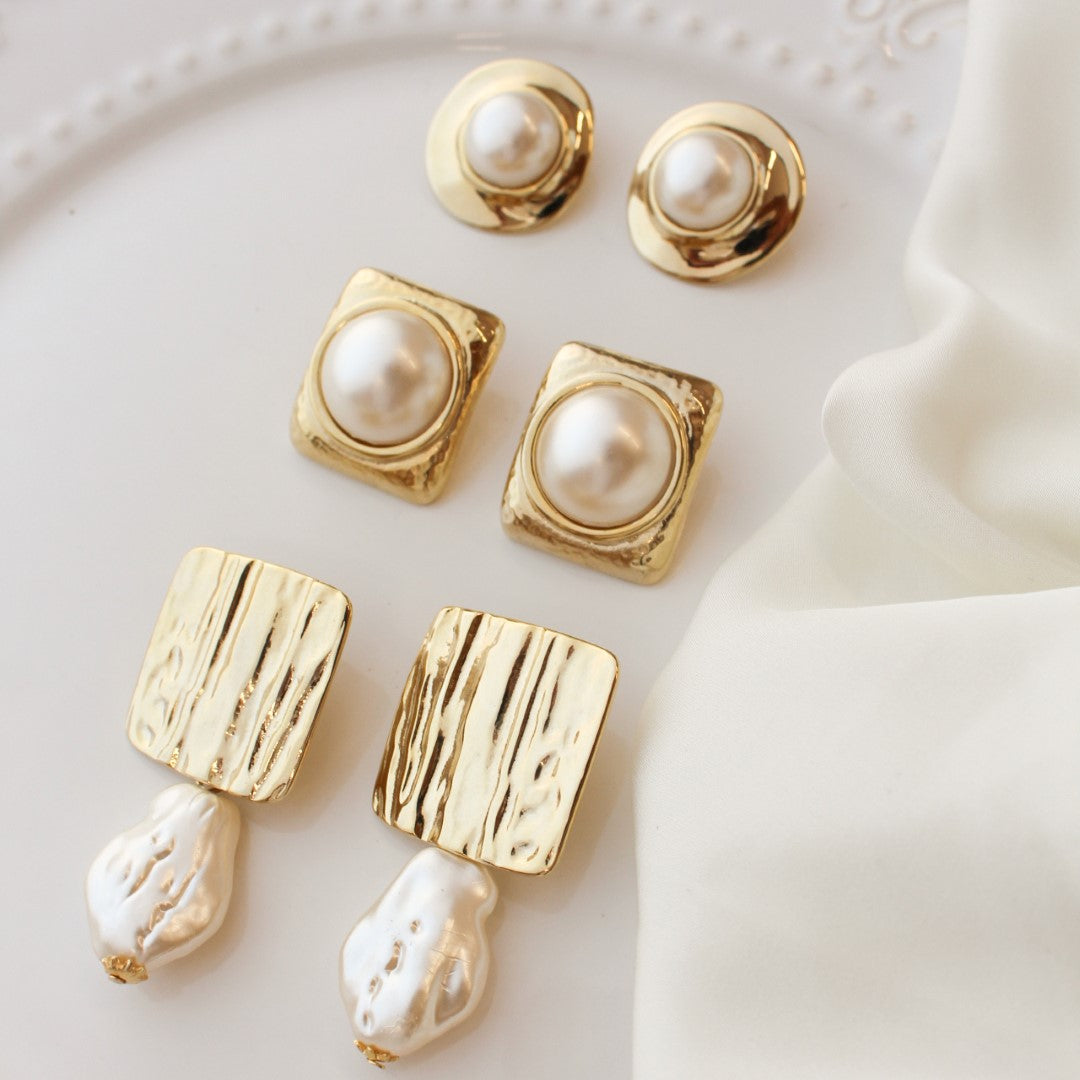 Brinco Daiana Quadrado Texturizado Pérola de Água Doce Dourado