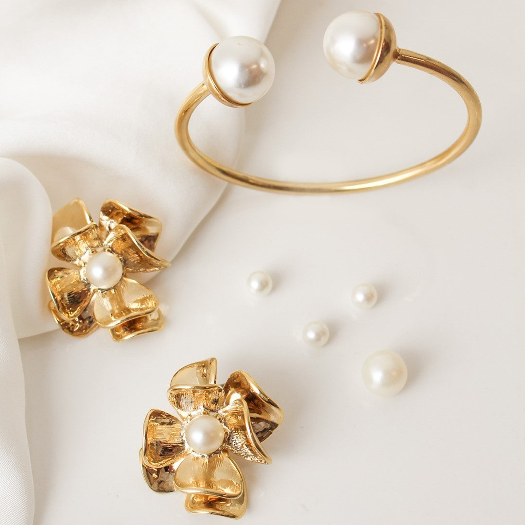 Brinco Liane Flor Pérola Dourado