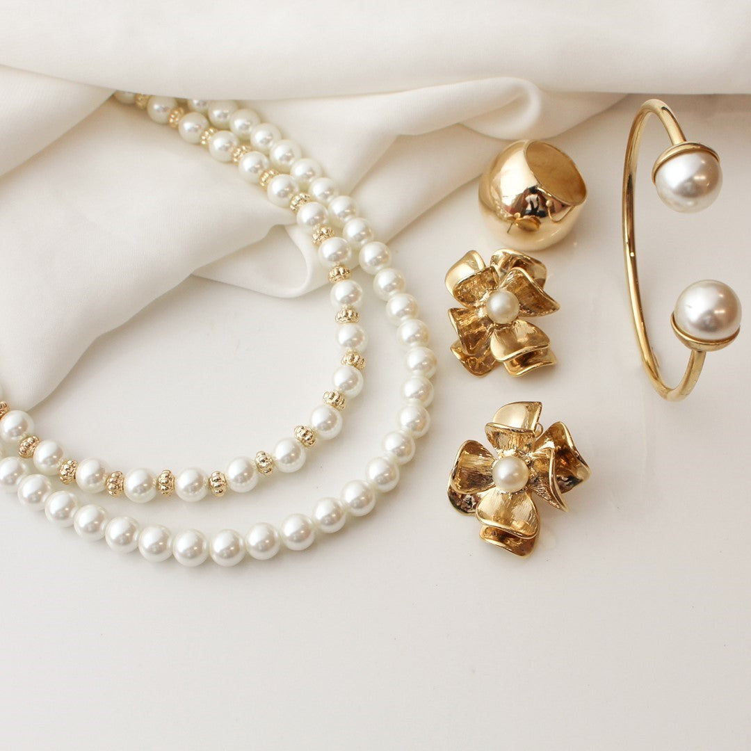 Brinco Liane Flor Pérola Dourado