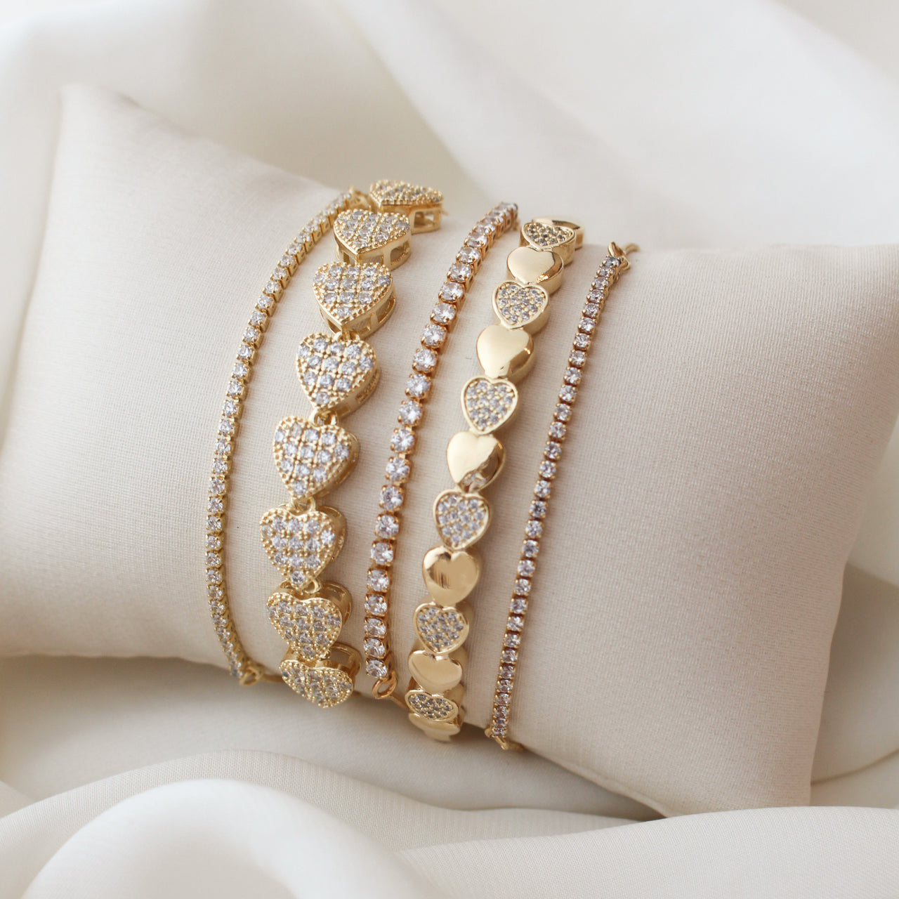 Bracelete Bruna Corações Zircônia Folheado a Ouro 18k