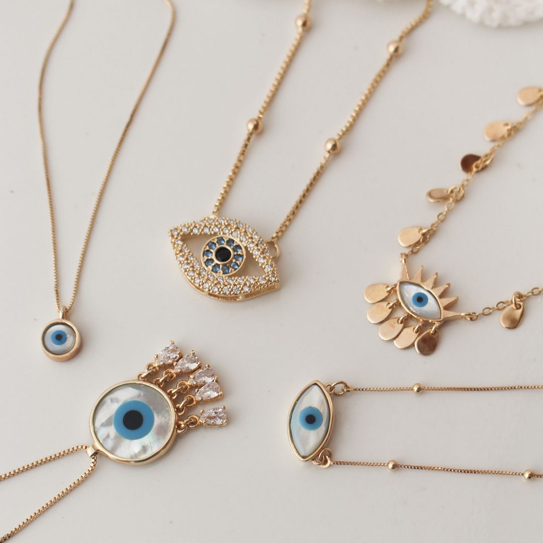 Colar Cleo Mini Olho Grego Madrepérola Folheado a Ouro 18k