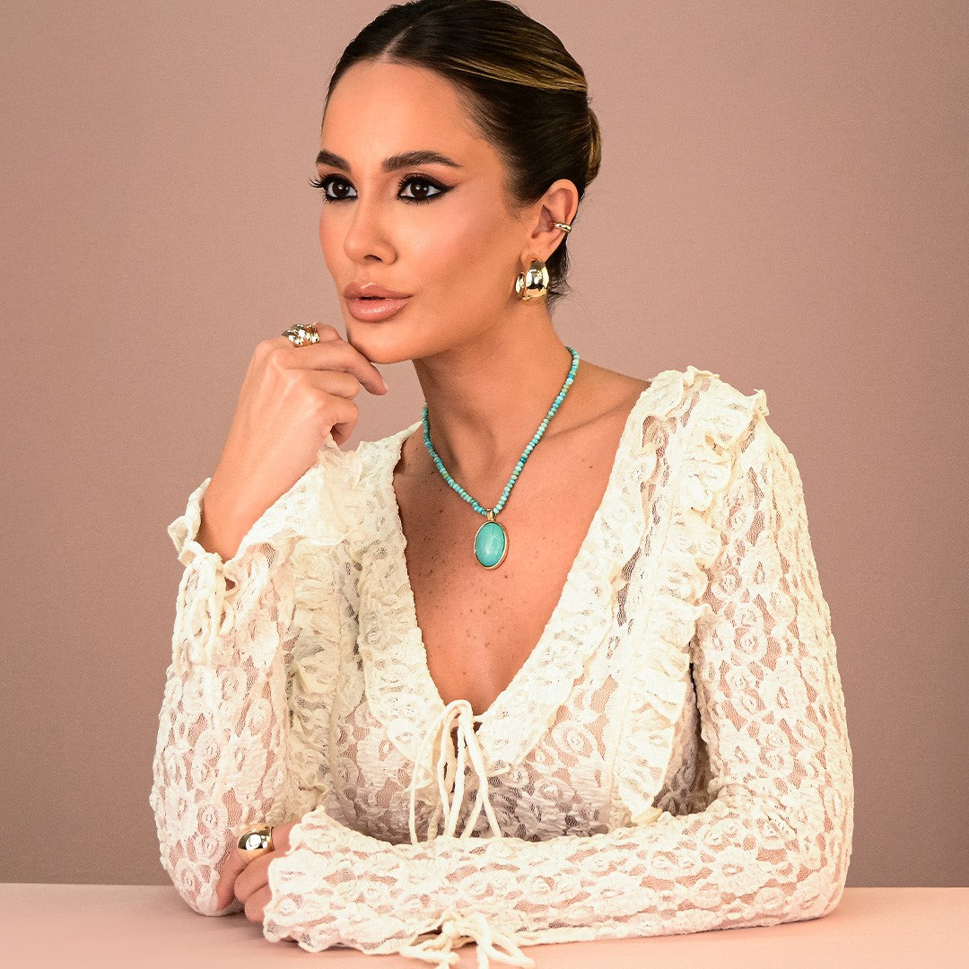 Colar Clara Cristais Pingente Oval Pedra Turquesa Folheado a Ouro 18k