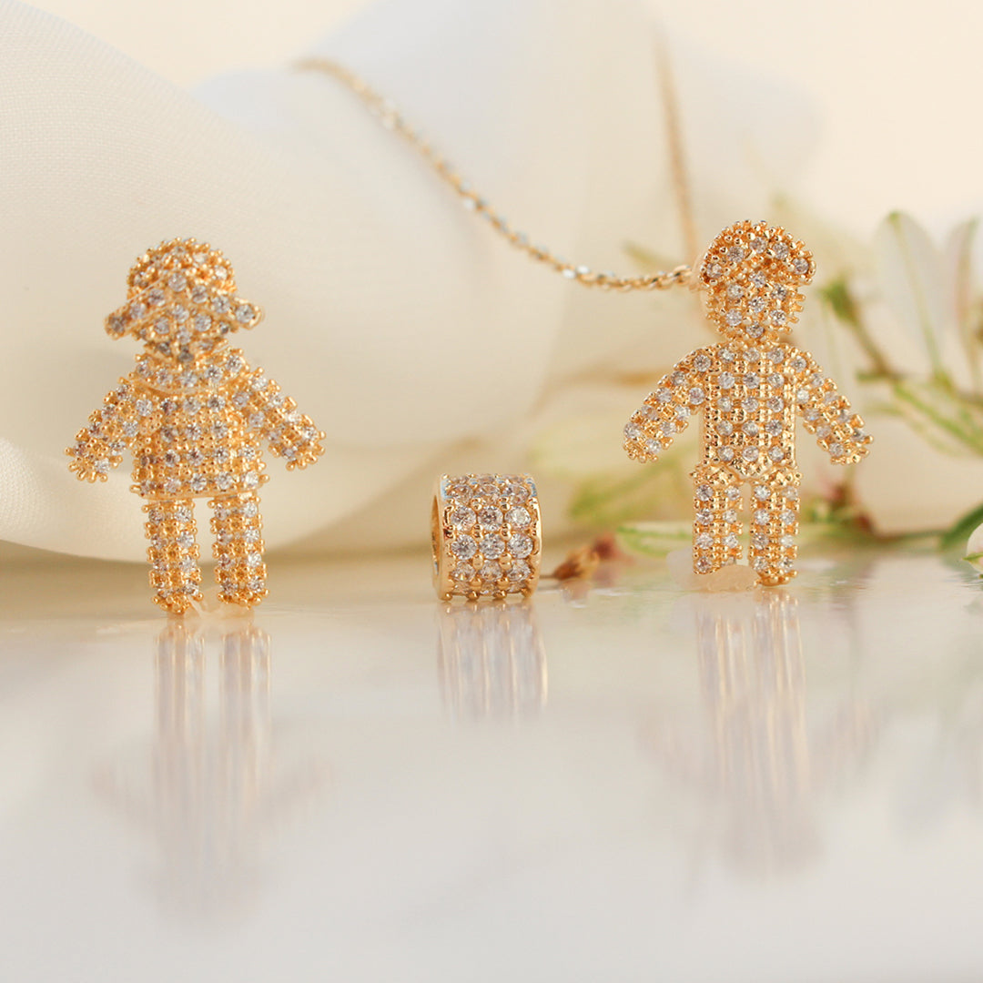 Pingente Menina Zircônias Folheado a Ouro 18k