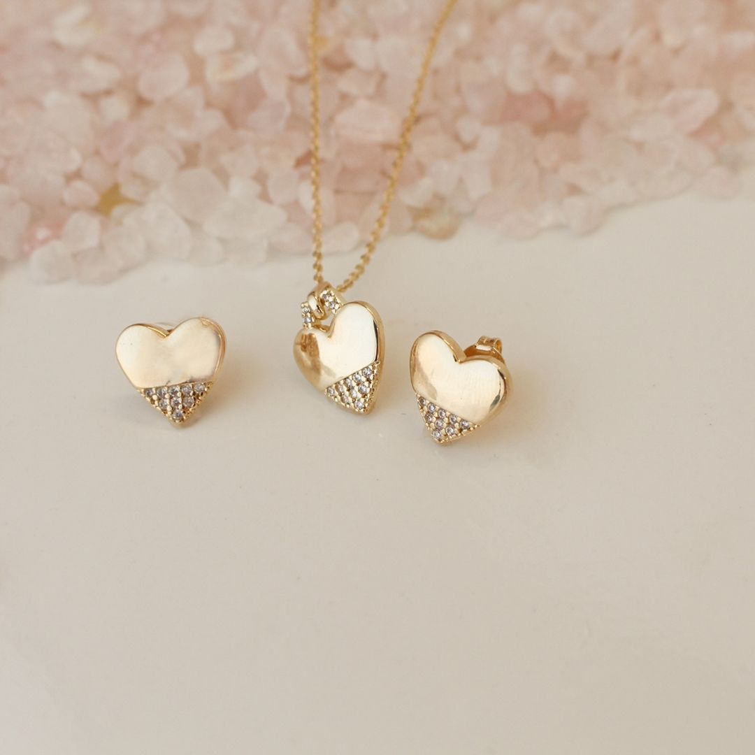 Brinco Cathy Coração Zircônias Folheado a Ouro 18k