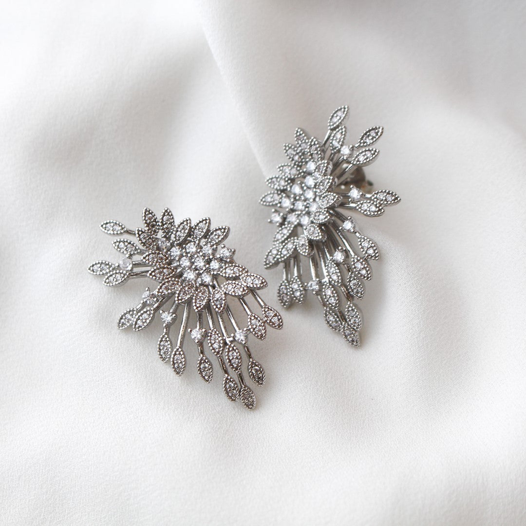 Brinco Léli Zircônias Folheado em Ródio Branco